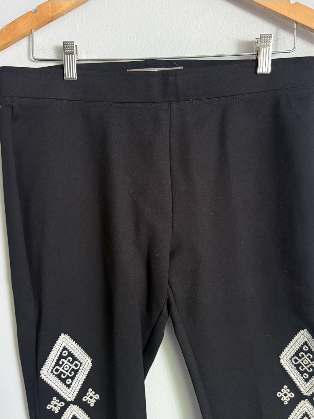 Double D Ranch Women's L Black Leggings with White Geometric Embroidery - Picture 2 of 11